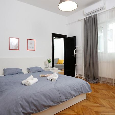 בוקרשט Lovely Apartment With 2 Bedrooms מראה חיצוני תמונה