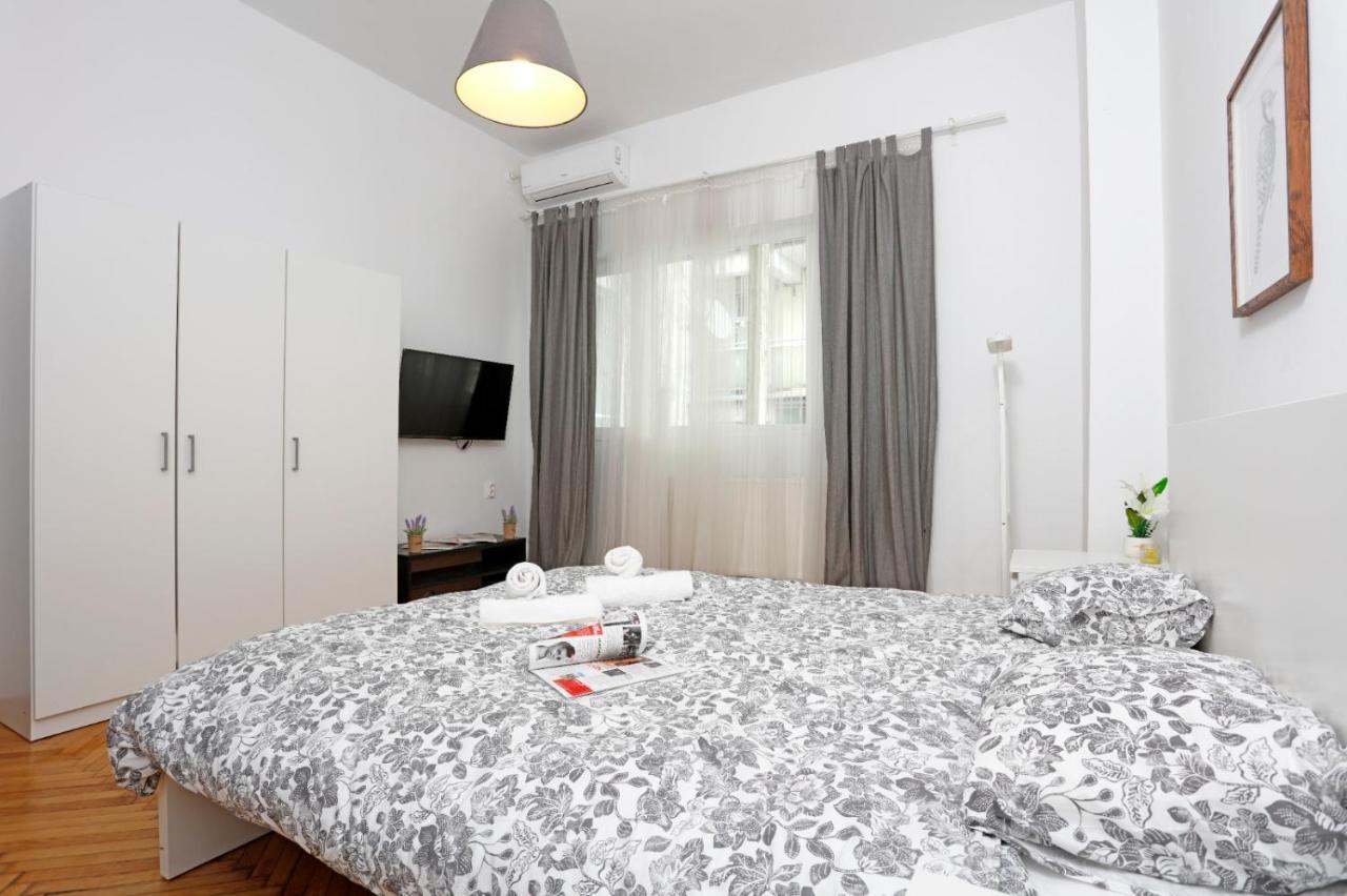 בוקרשט Lovely Apartment With 2 Bedrooms מראה חיצוני תמונה
