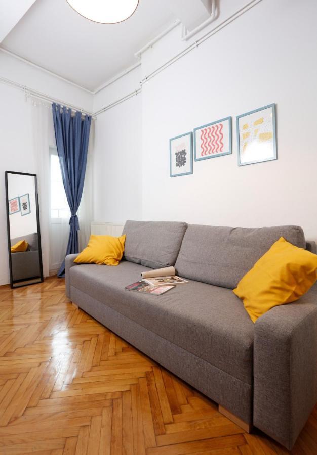 בוקרשט Lovely Apartment With 2 Bedrooms מראה חיצוני תמונה