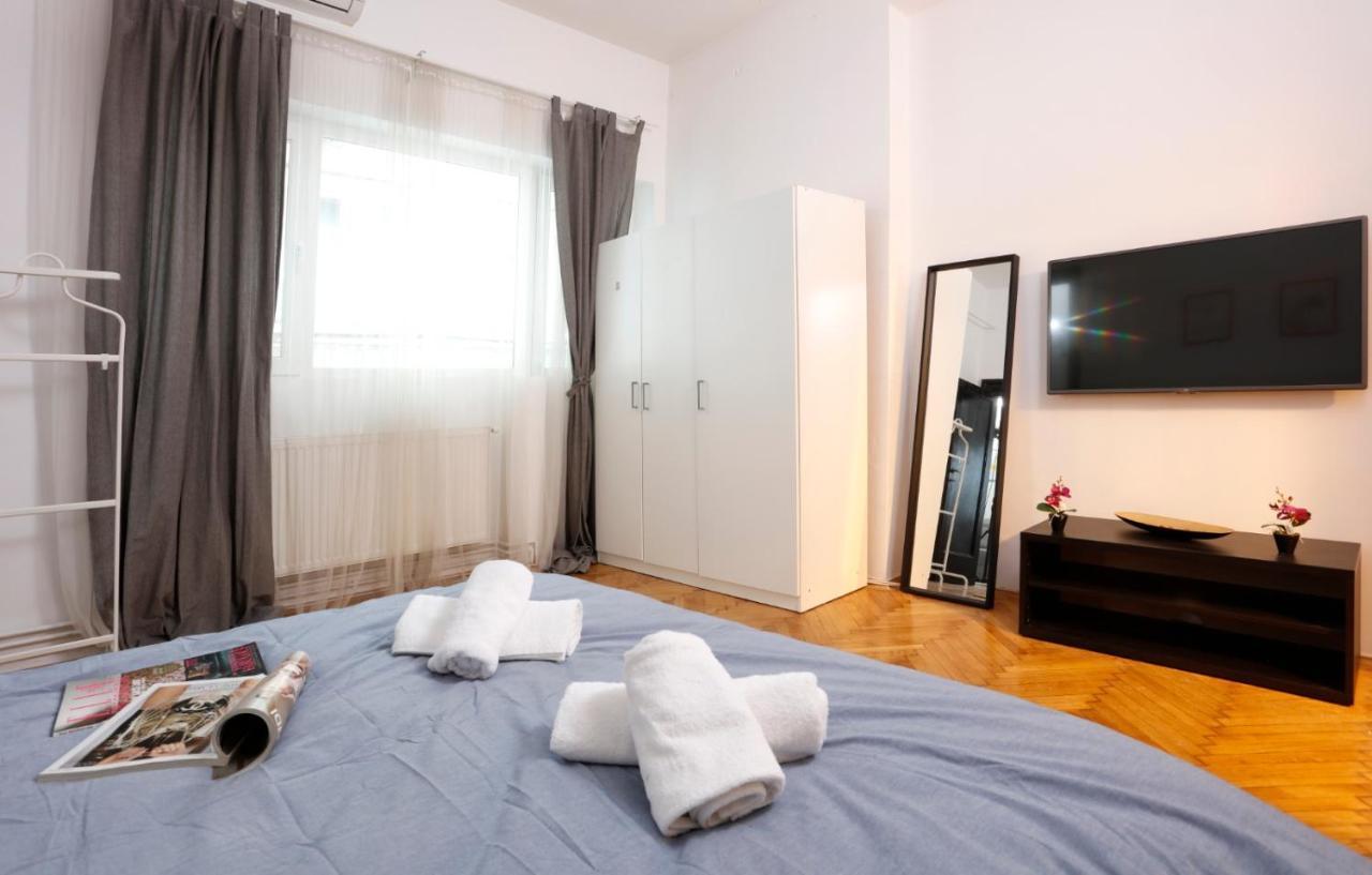 בוקרשט Lovely Apartment With 2 Bedrooms מראה חיצוני תמונה