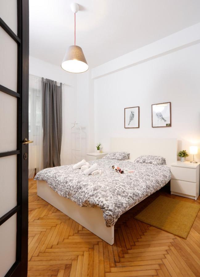 בוקרשט Lovely Apartment With 2 Bedrooms מראה חיצוני תמונה